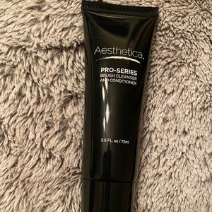 Aesthetica brush cleaner